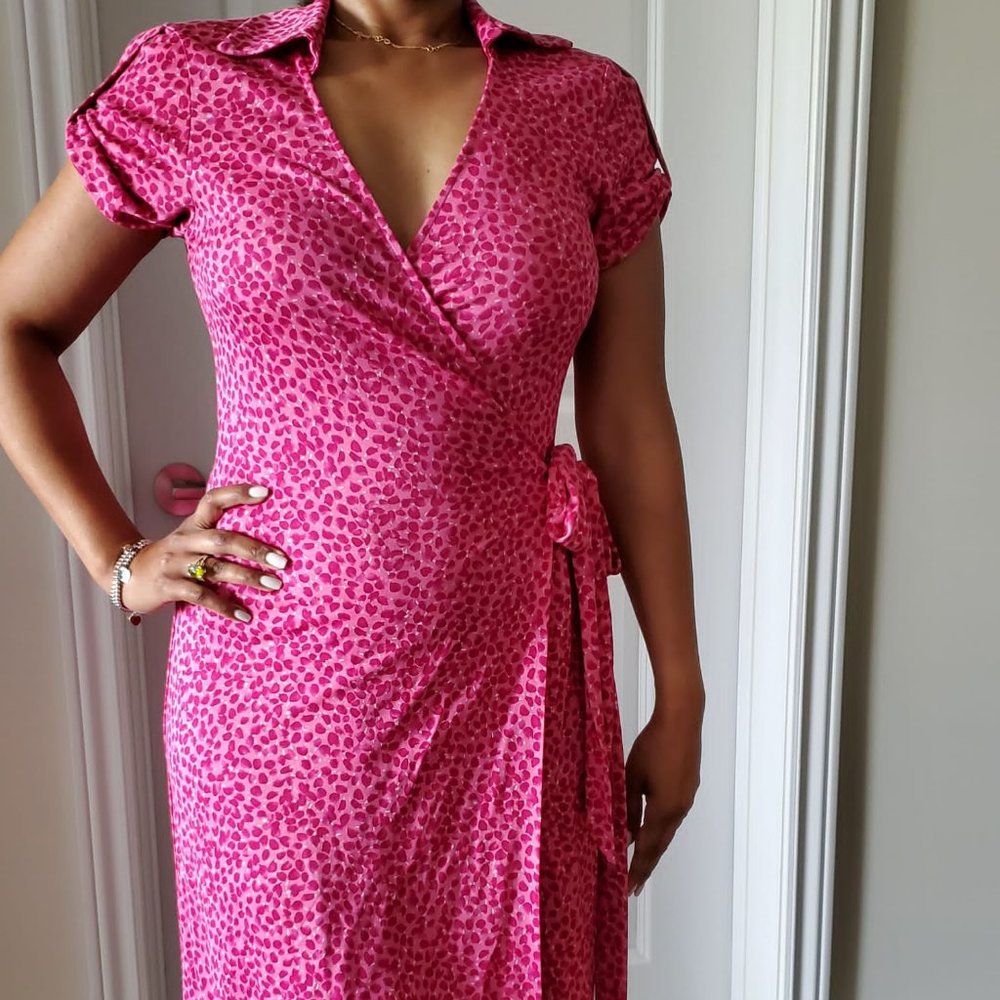 Diane Von Furstenberg pink short sleeve pink wrap dress